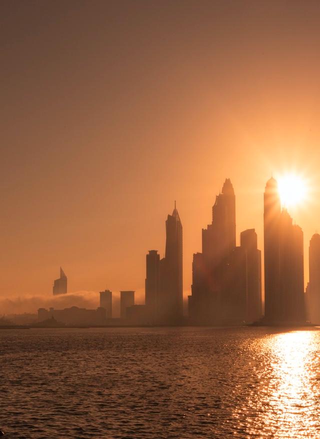 Beste Reisezeit für Dubai vae-dubai-skyline-sonne-g-823738288.jpg