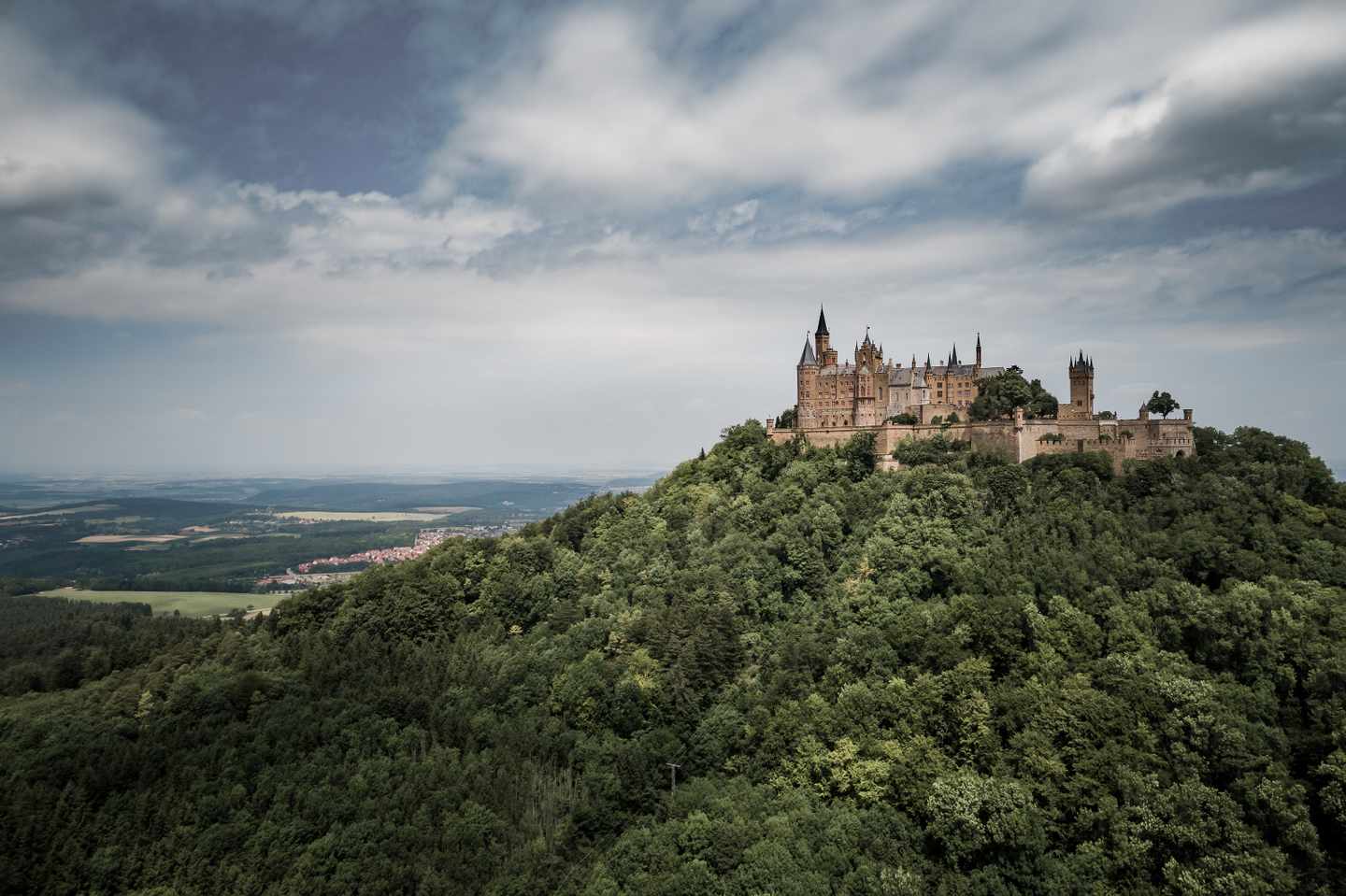 bltc592830e699e3c30-deutschland-baden-wuerttemberg-schloss-hohenzollern-g-862271080.jpg Schloss Hohenzollern in Baden-Württemberg