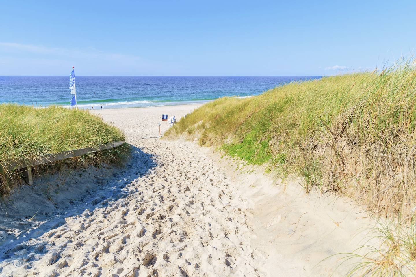 deutschland-nordsee-sylt-sandstrand-g-675331448.jpg