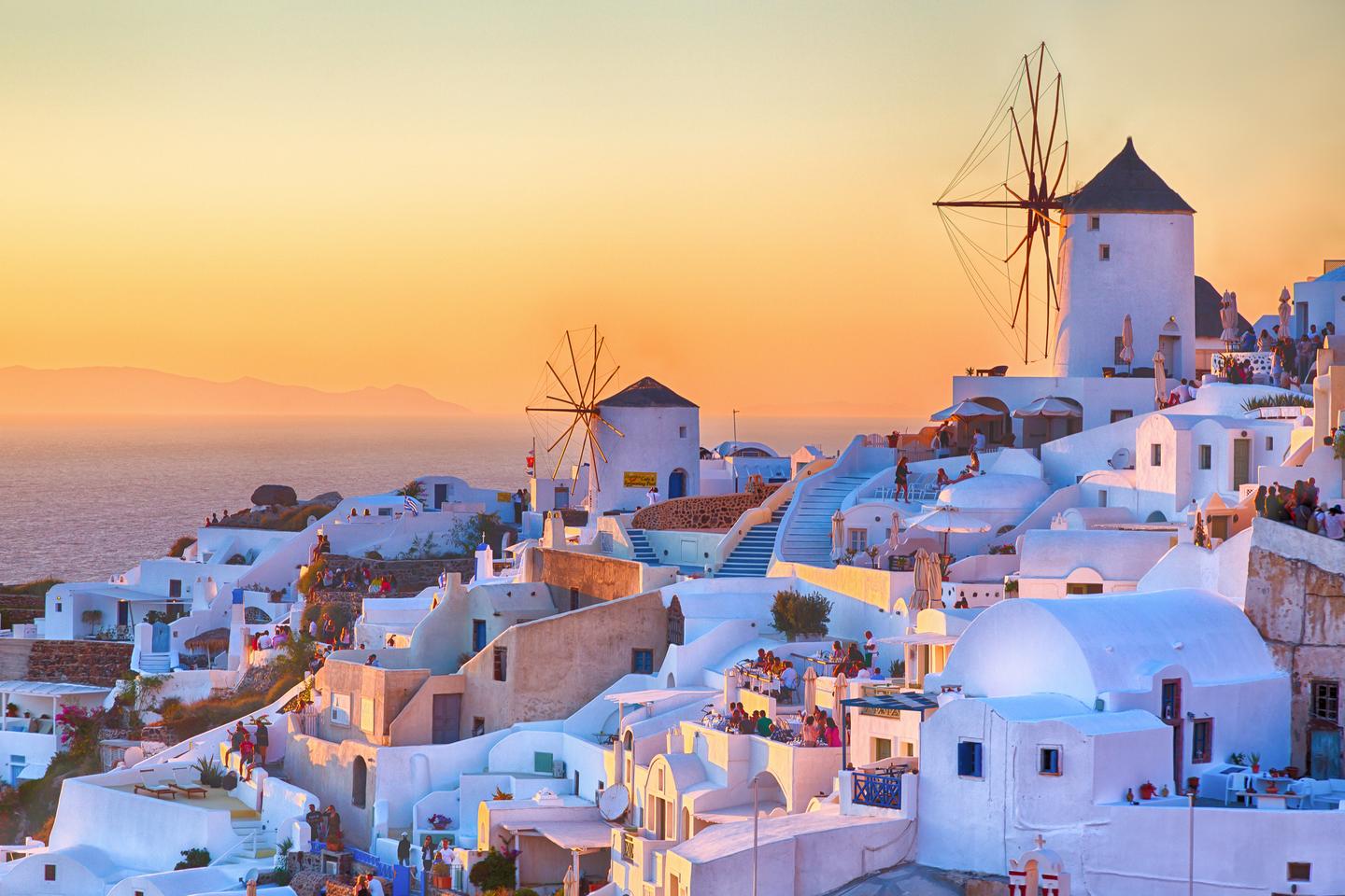 griechenland-santorini-panorama-sonnenuntergang-g-1328117156.jpg