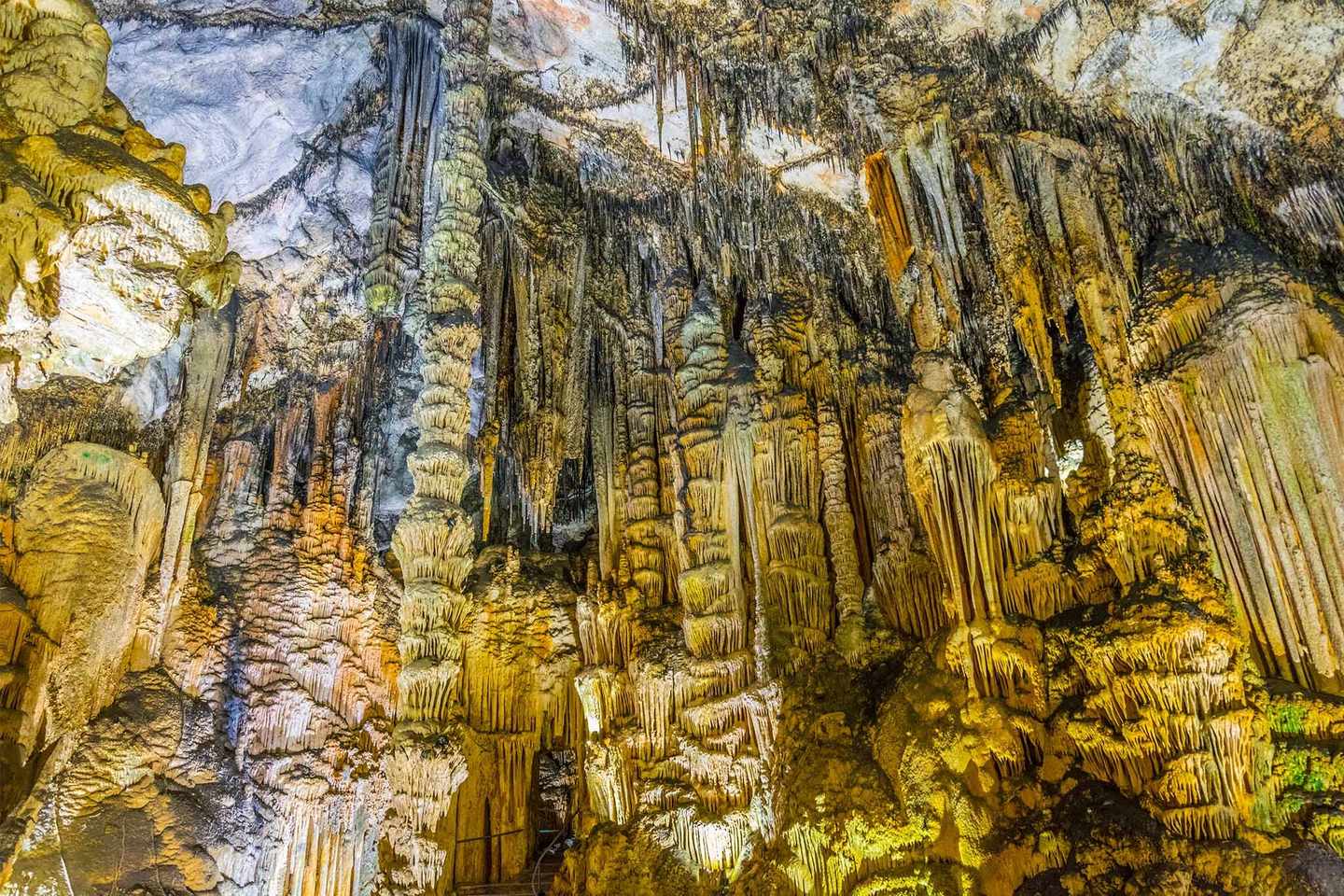 bltc579ad7e76252151-spanien-mallorca-osten-drachenhoehle-tropfsteinhoehle-auf-arta-g-1053717834.jpg Die Drachenhöhle von Mallorca