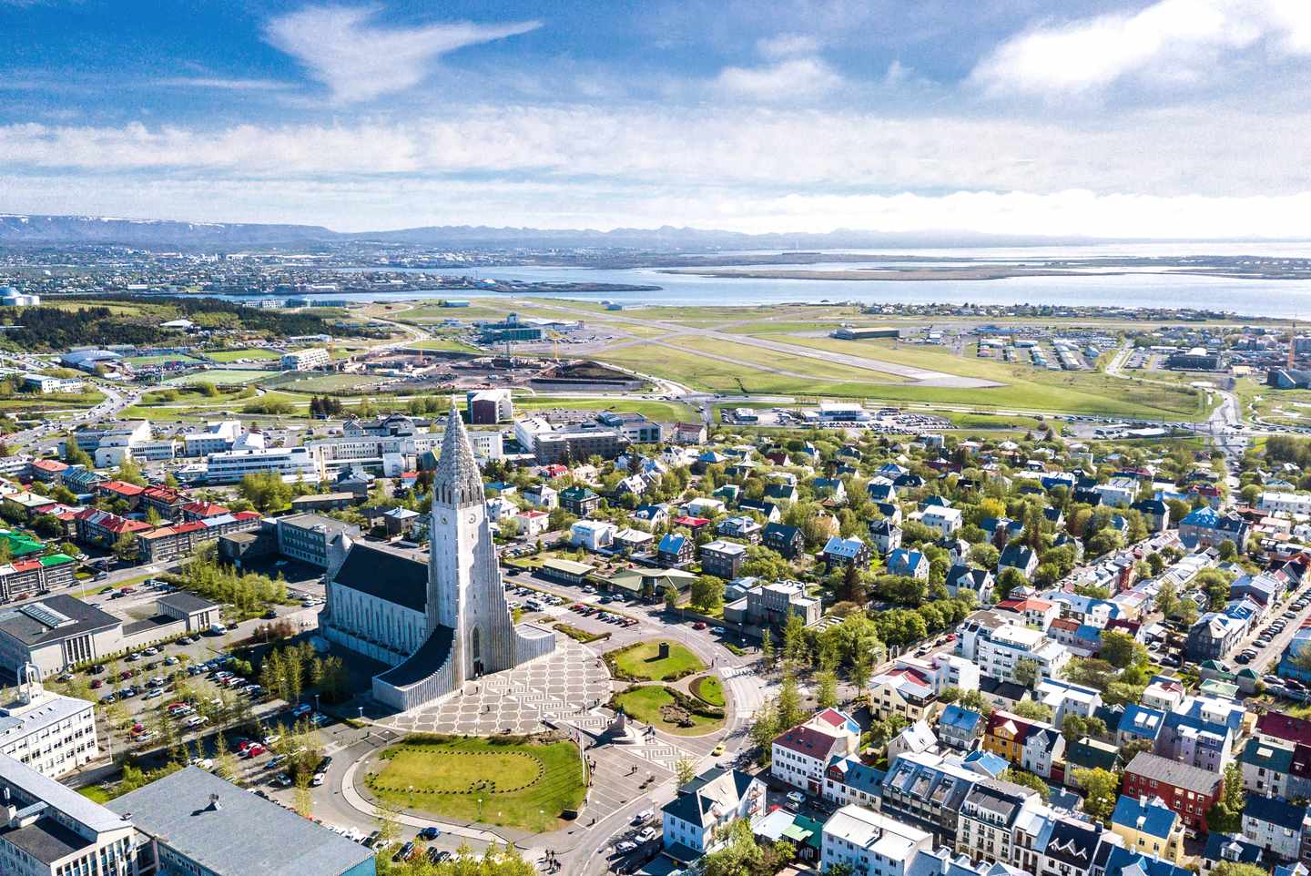 island-reykjavik-hallgrimskirkja-kirche-g-973771748.jpg