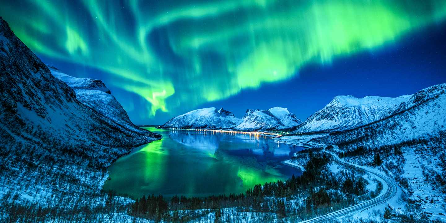 norwegen-nordlichter-fjord-winter-g-2210258727.jpg