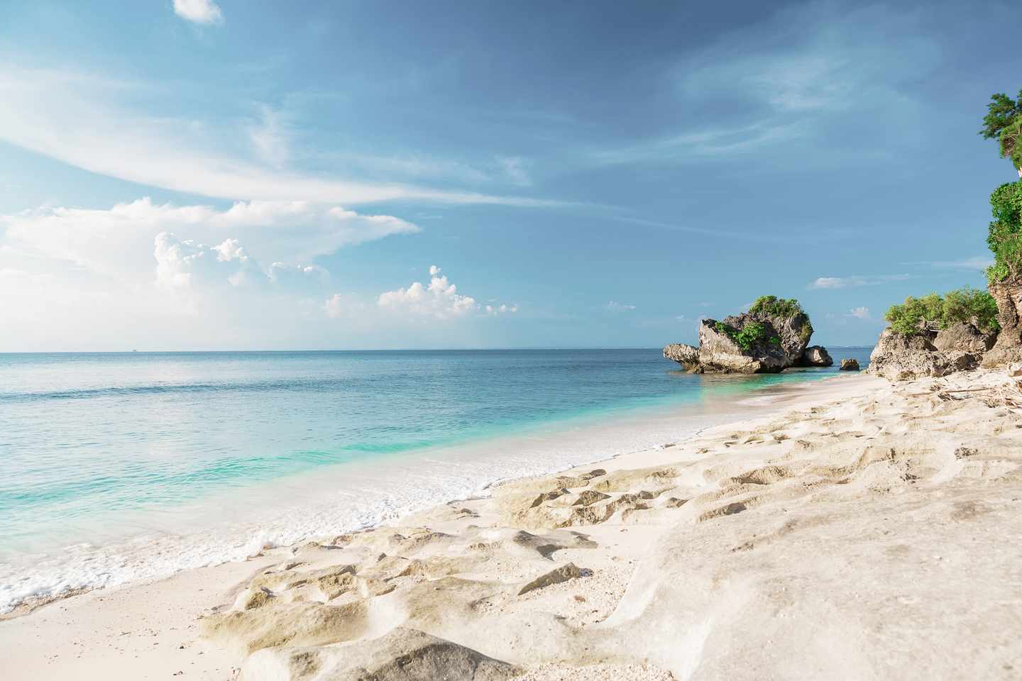 Ostafrika-Mauritius-Strand-mit-blauem-Meer-g-1077258356.jpg