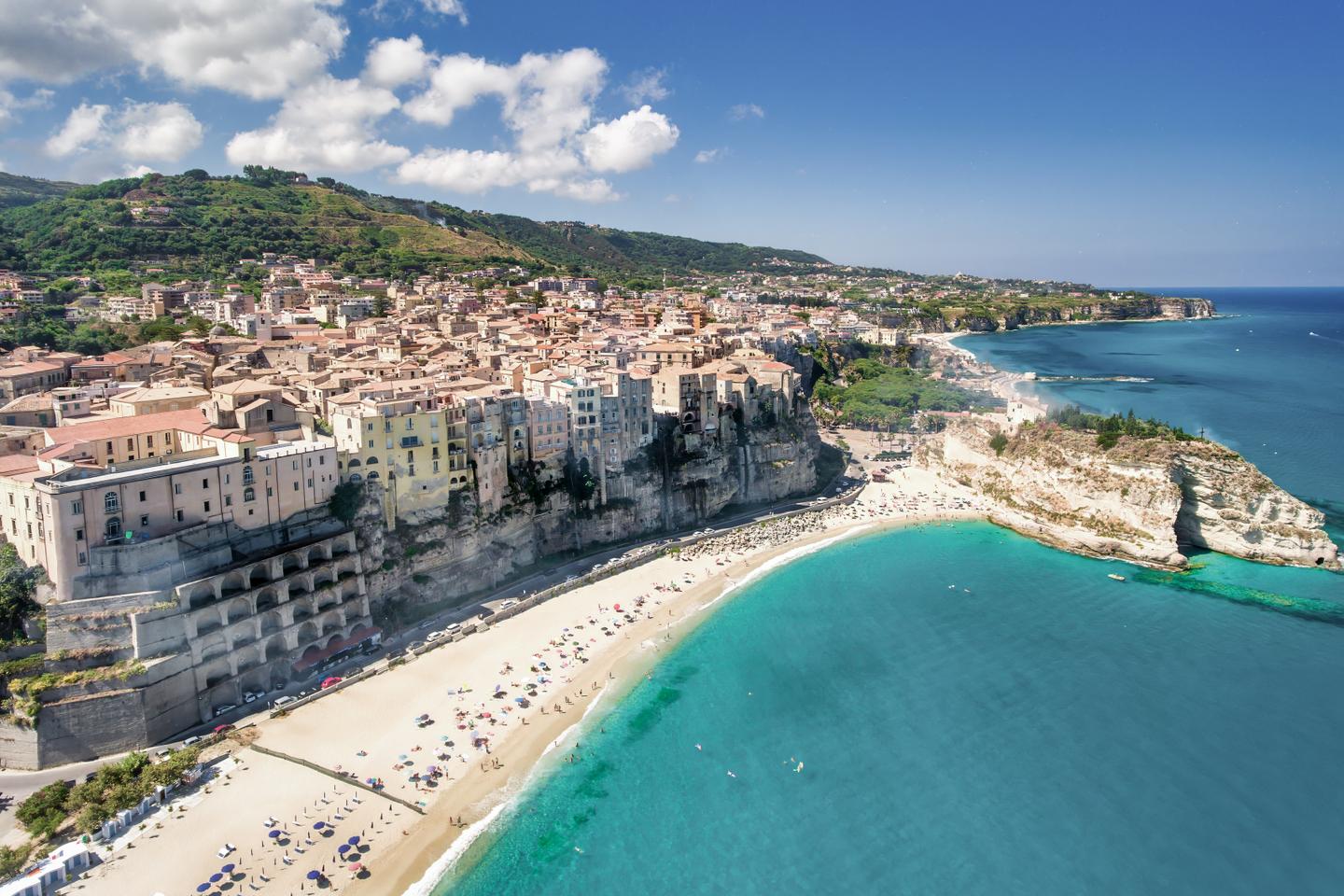 italien-calabrien-tropea-strand-g-2153068630.jpg