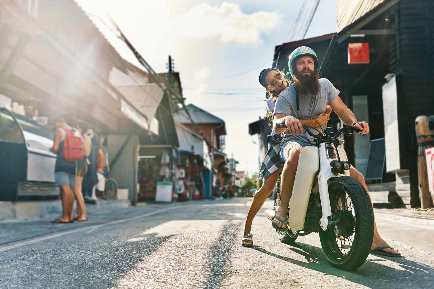 thailand-koh-samui-chaweng-walking-street-moped-t-682478756.jpg