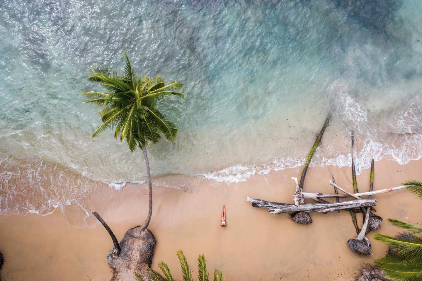 costa-rica-strand-frau-g1199457660-1.jpg