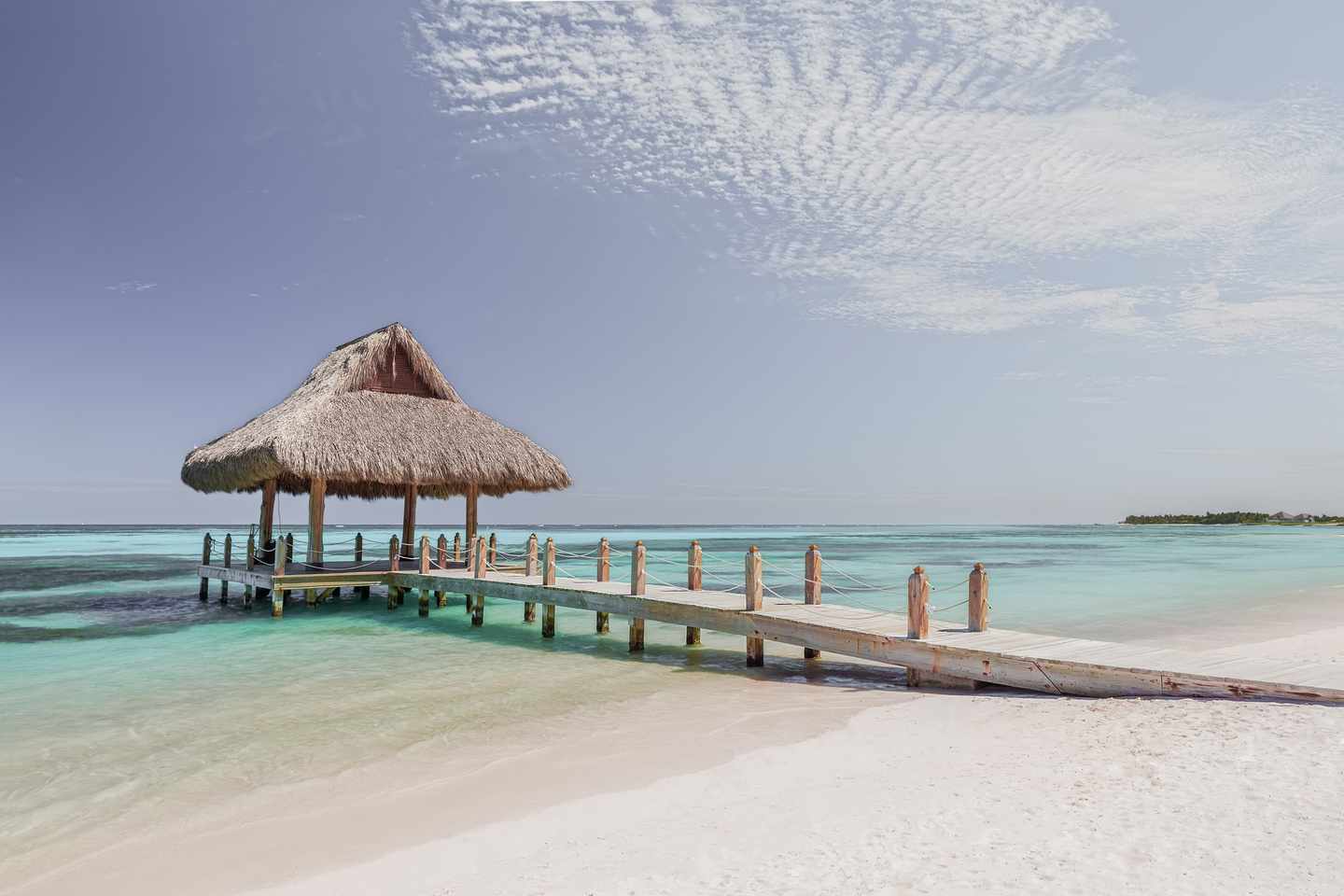karibik-dominikanische-republik-punta-cana-cap-cana-steg-g-530423522.jpg