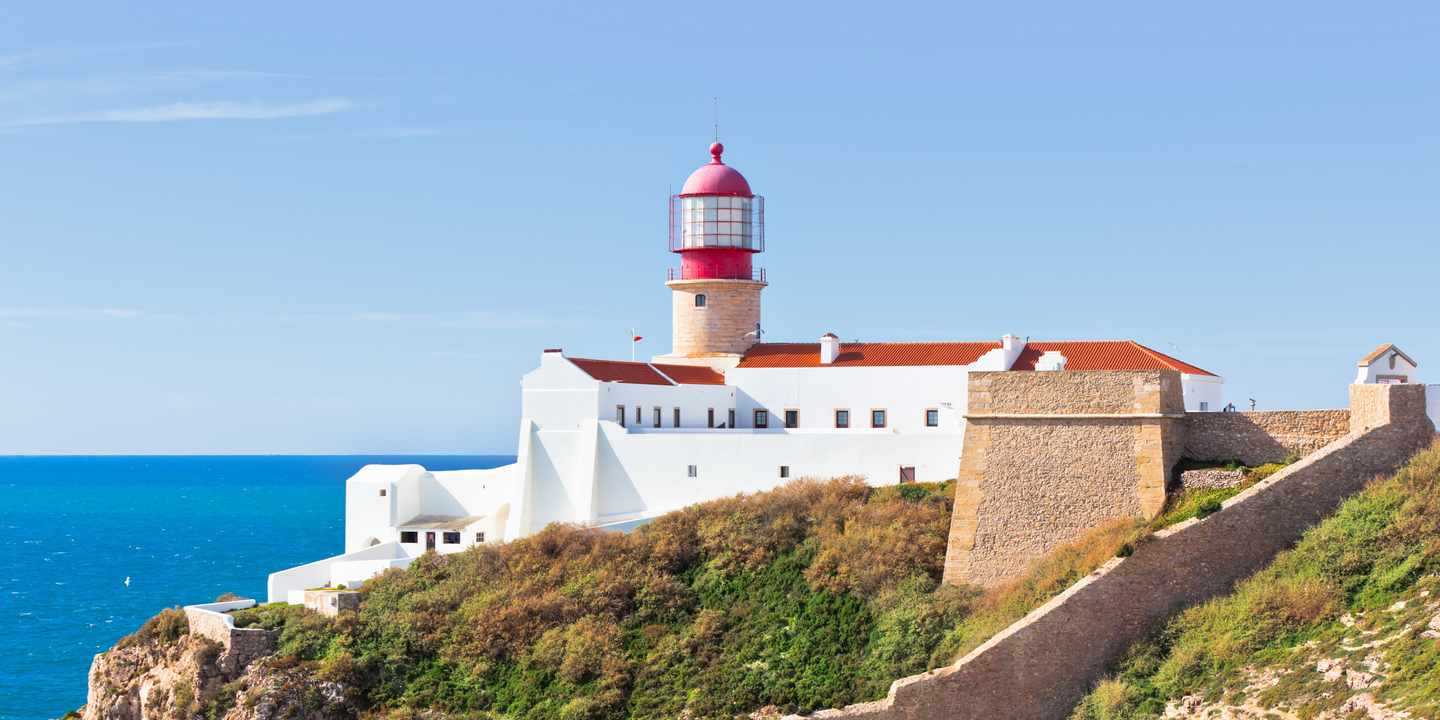 portugal-algarve-cabo-sao-vicente-leuchtturm-g-186590640.jpg
