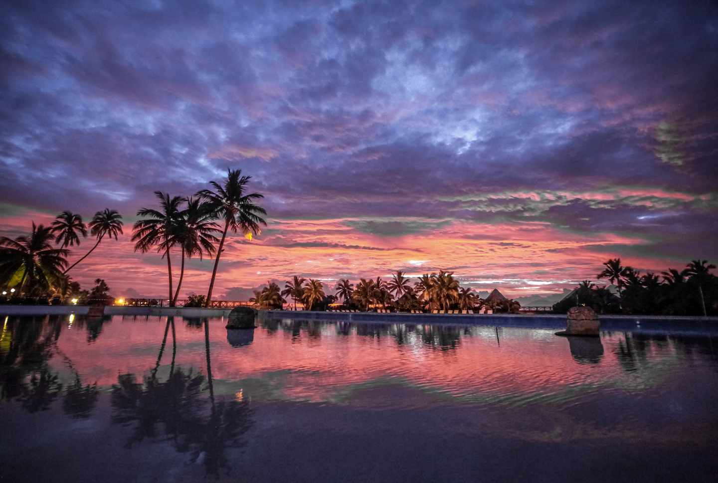 bora-bora-sonnenuntergang-t-512936375.jpg
