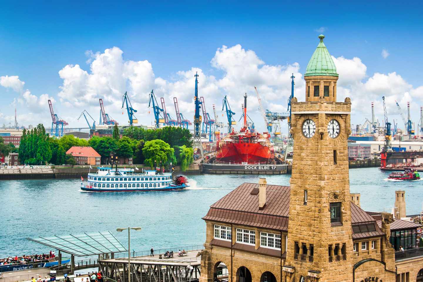 hamburg-hafen-landungsbrueckn-t-509918707.jpg