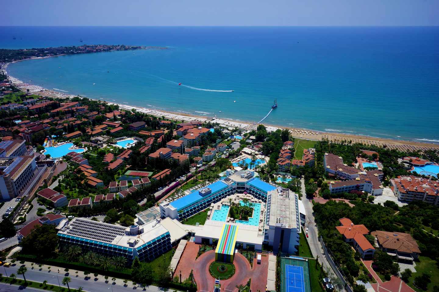 blt994d27d6fe609f90-Sidestar_Elegance_Aerial_View.jpg Sidestar Elegance - Blick von oben auf die Hotelanlage