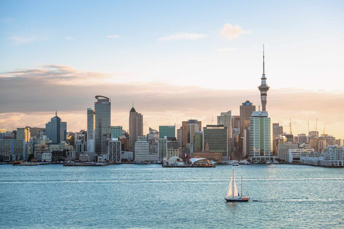 neuseeland-auckland-city-skyline-panoramablick-g-1060826424_bearbeitet.jpg