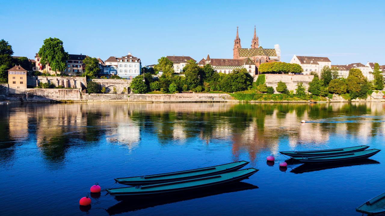 basel-stadtansicht-rhein-t-629210146.jpg
