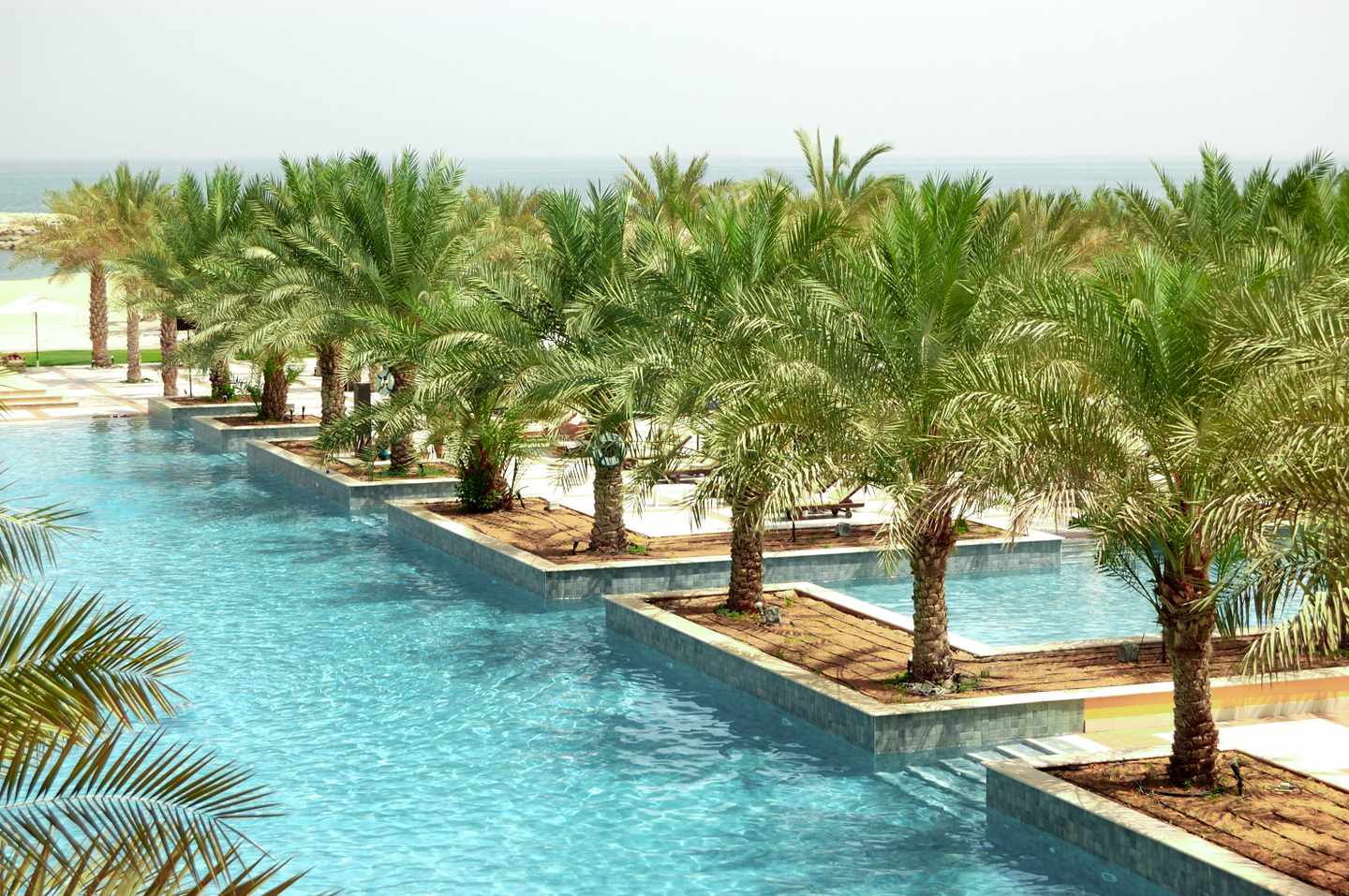 Ras-al-Khaimah-Swimmingpool-im-Erholungsgebiet-g-153097561.jpg