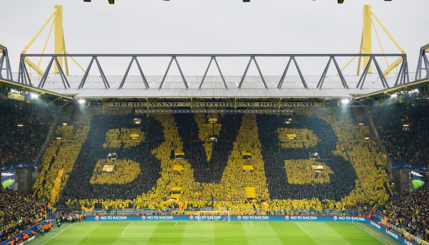 fussball-borussia-dortmund-tribuene-bvb-f-sports.jpg