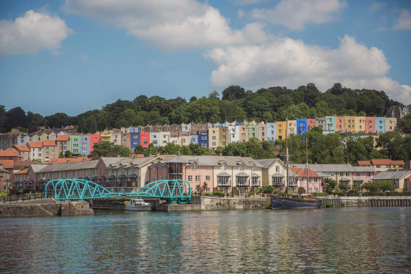 Hafenstadt Bristol mit bunten Häusern