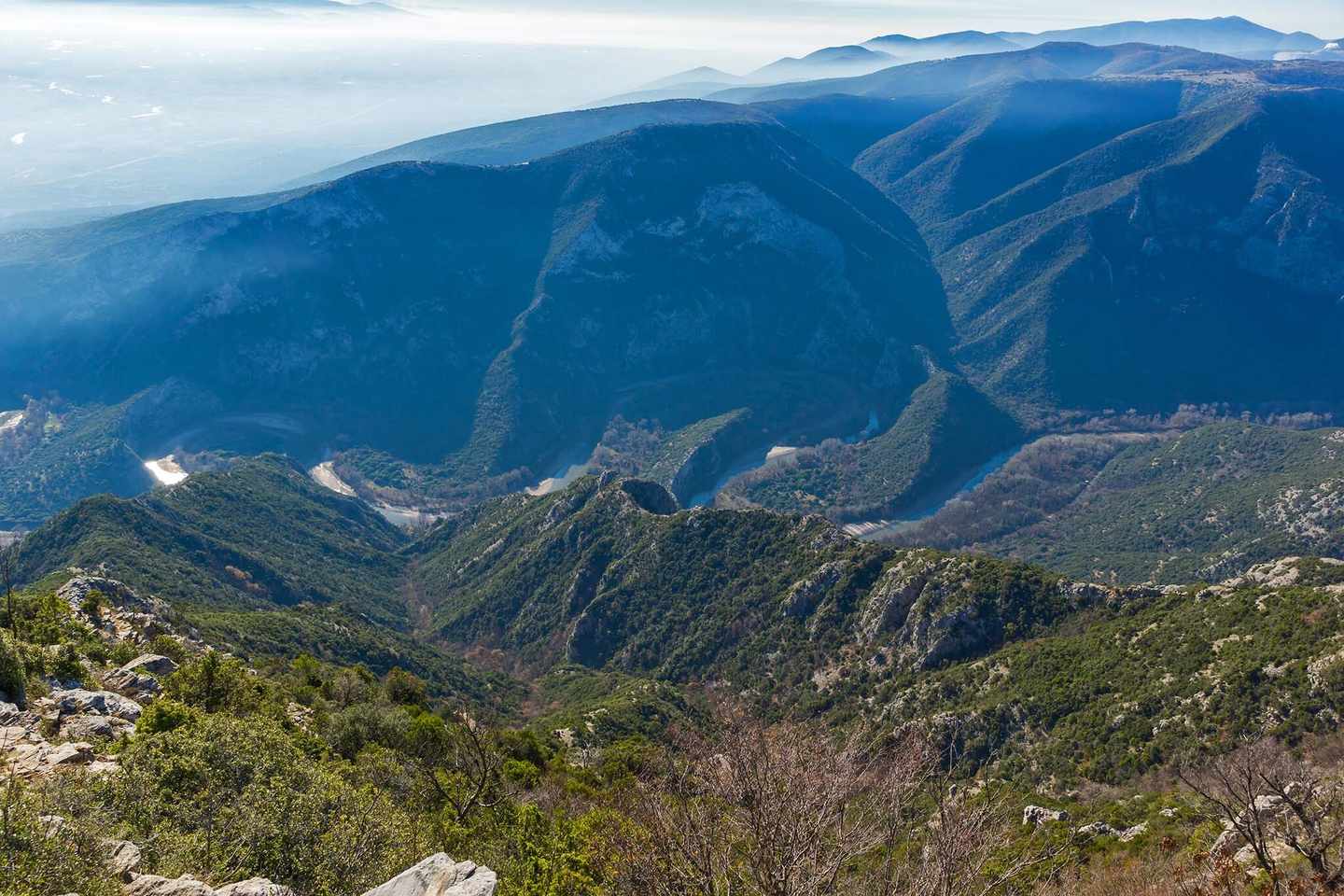 griechenland-thassos-blick-auf-die-schlucht-des-nestos-g-623701830.jpg