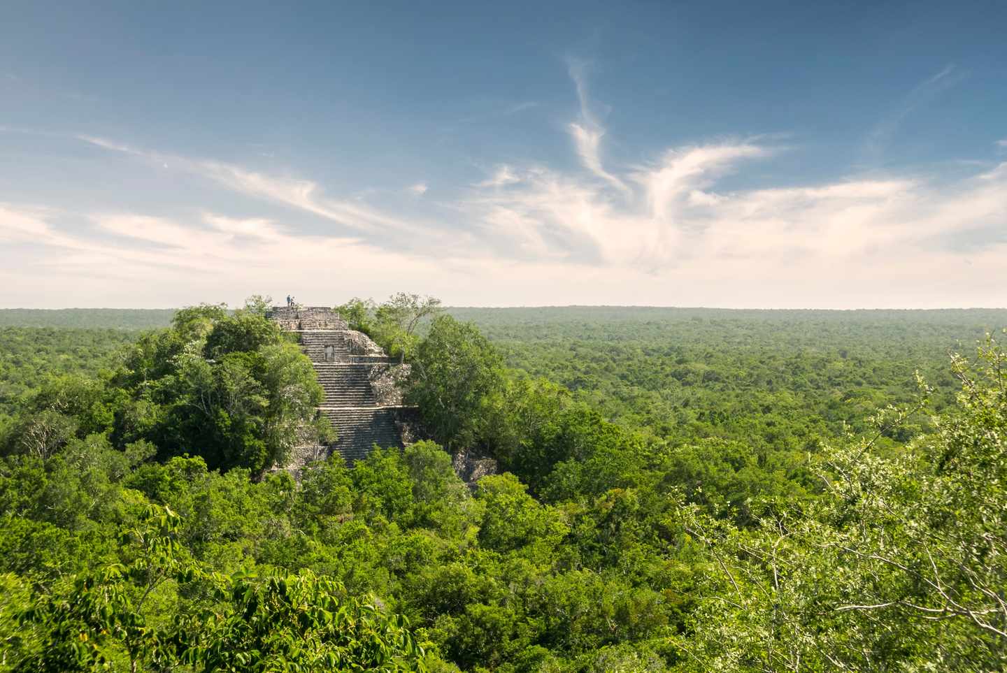 Mexiko-Yucatan-Calakmul-Pyramide-und-Dschungel-g-585307618.jpg