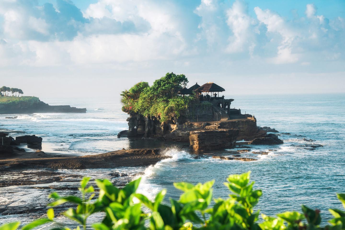 indonesien-bali-tannah-lot-wassertempel-g-852475302.jpg