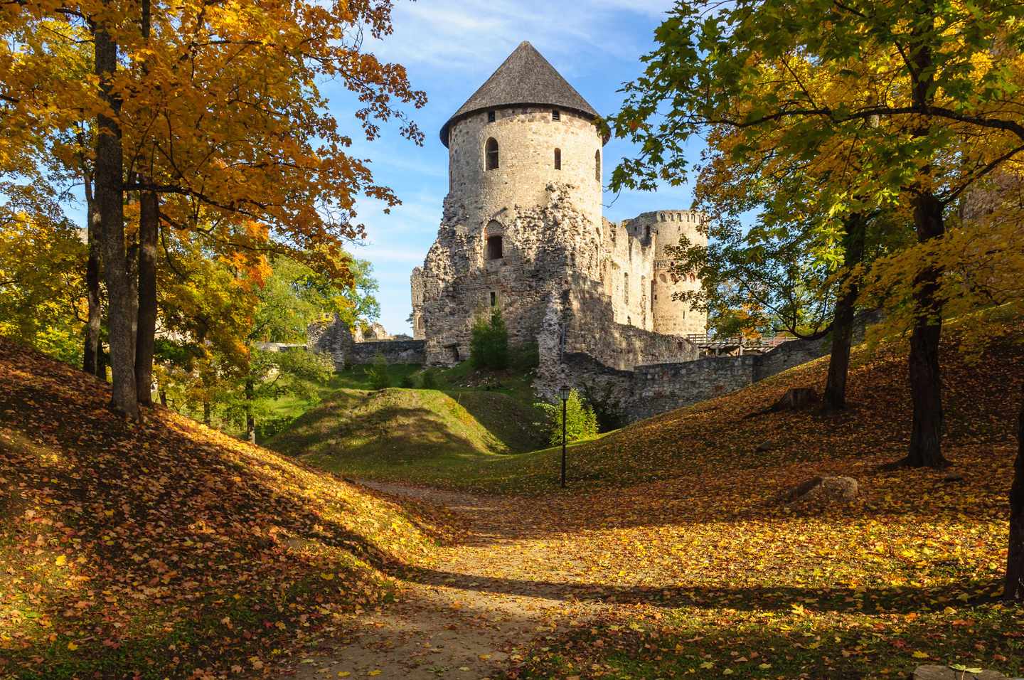 lettland-cesis-burg-klein-g-186304317.jpg