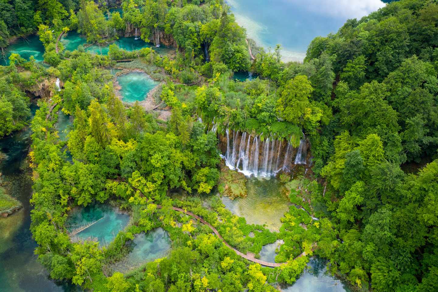 Kroatien-Drohnenbild-Wasserfälle-Nationalpark-Plitvicer-Seen-p-1772329456.jpg
