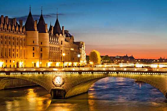 blt226d8952715a3828-paris-seine-am-abend-p-S53524.jpg Blick auf die Seine in Paris bei Nacht