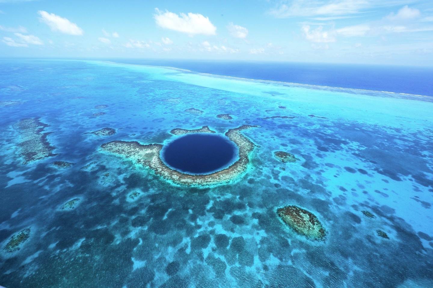 bltf6203326454487d4-belize-blue-hole-luftaufnahme-f.jpg belize-blue-hole-luftaufnahme-f.jpg