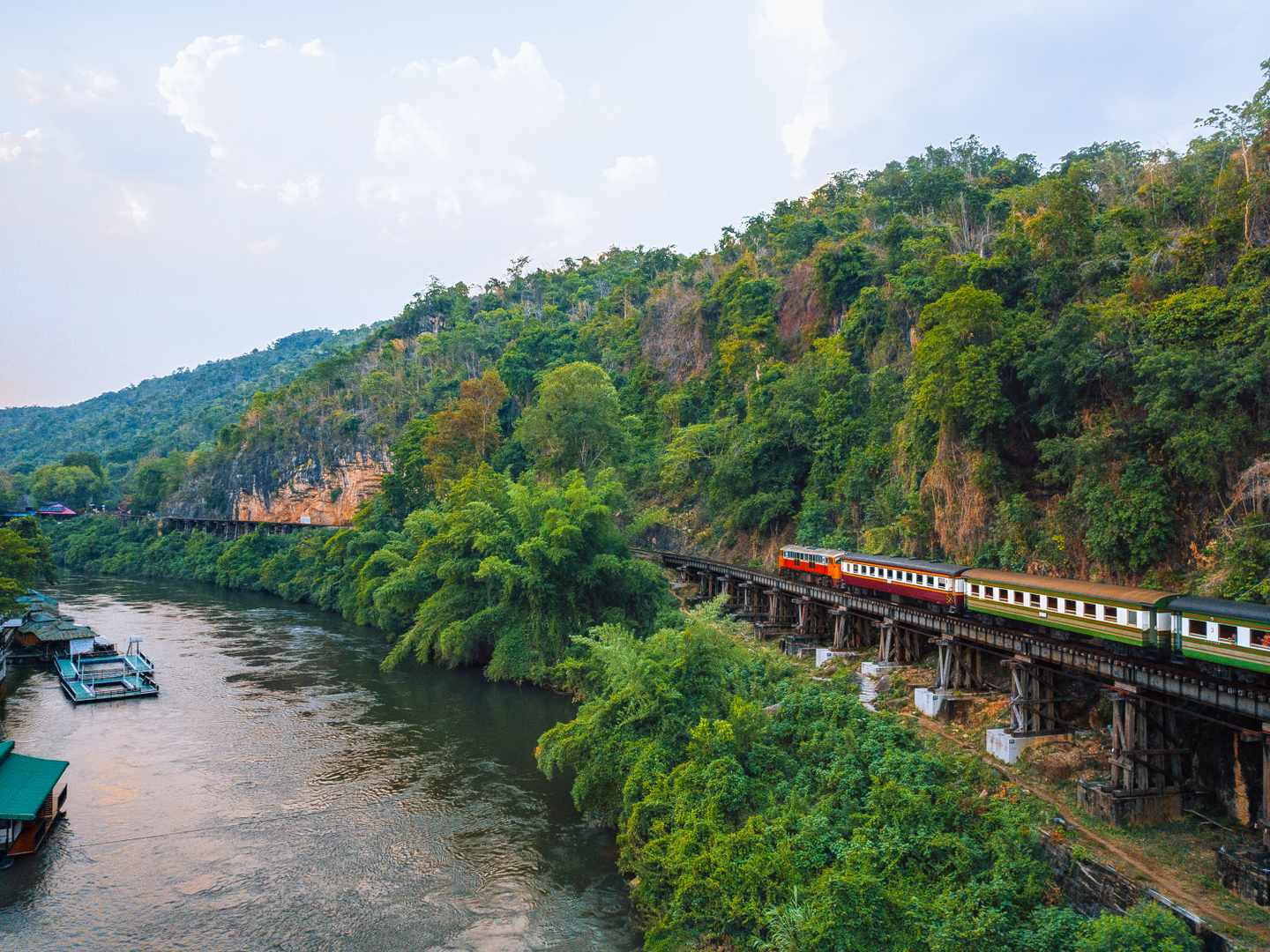 Thailand-kanchanaburi-zugreisen-death-railway-g-2170868375.jpg