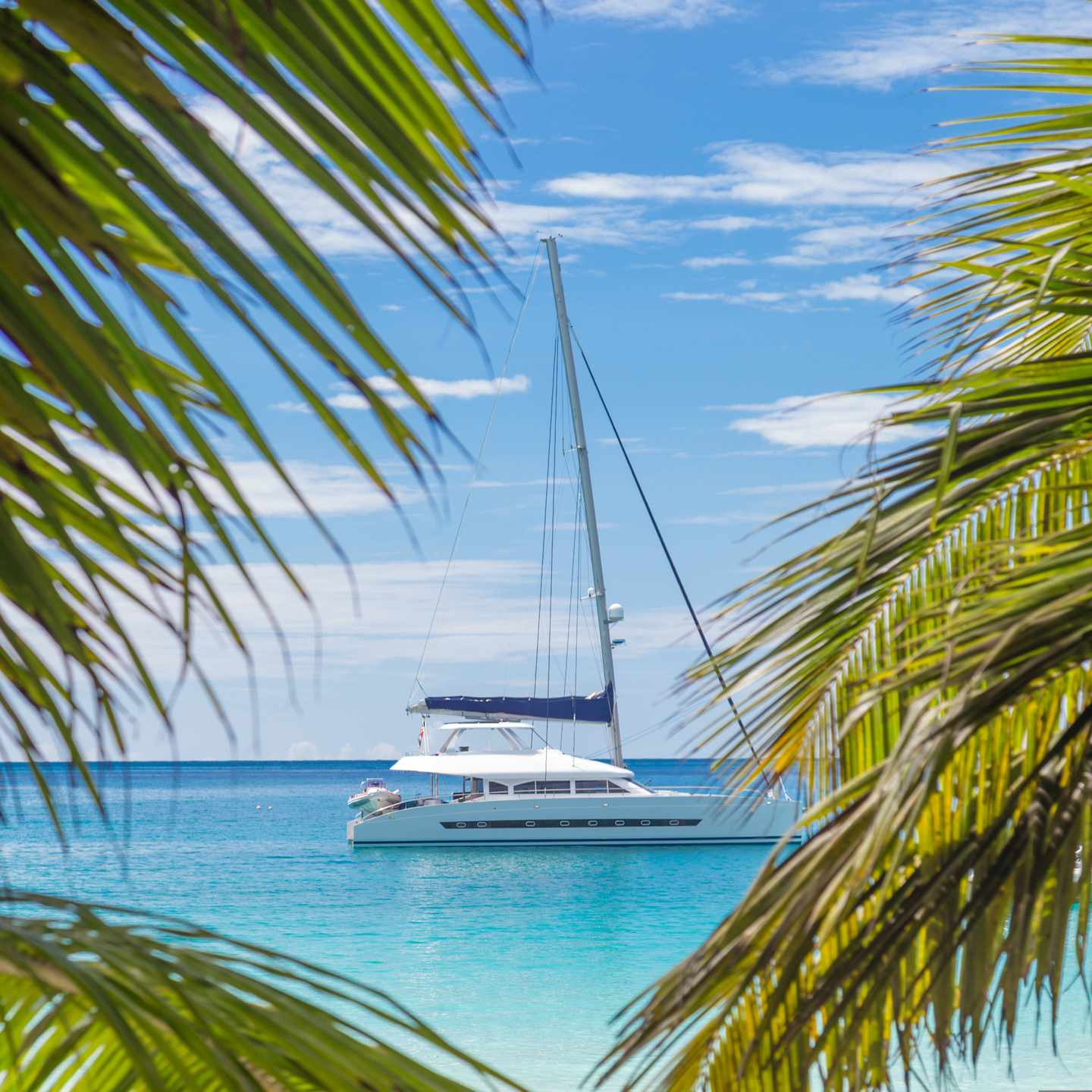 seychellen-segeln-katamaran-schiff-t-629012392.jpg
