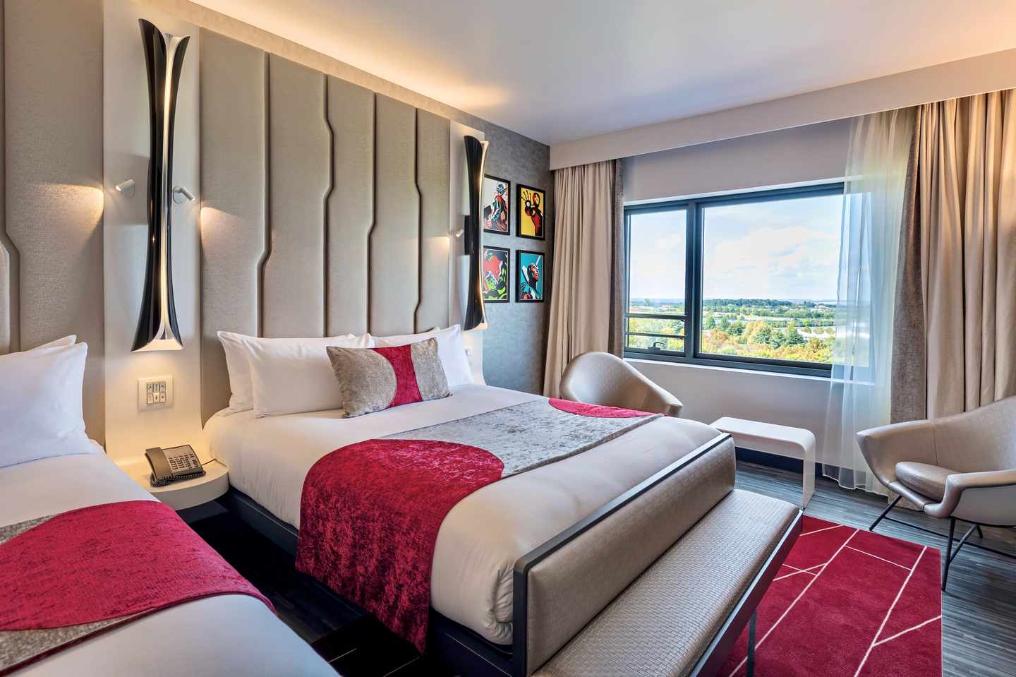 blt0234b605d83cbd86-freizeitparks-aussergewoehnliche-hotels-disney-hotel-new-york-the-art-of-marvel-zimmer-DER1665880.jpeg Ein Zimmer im Disney Hotel New York – The Art of Marvel
