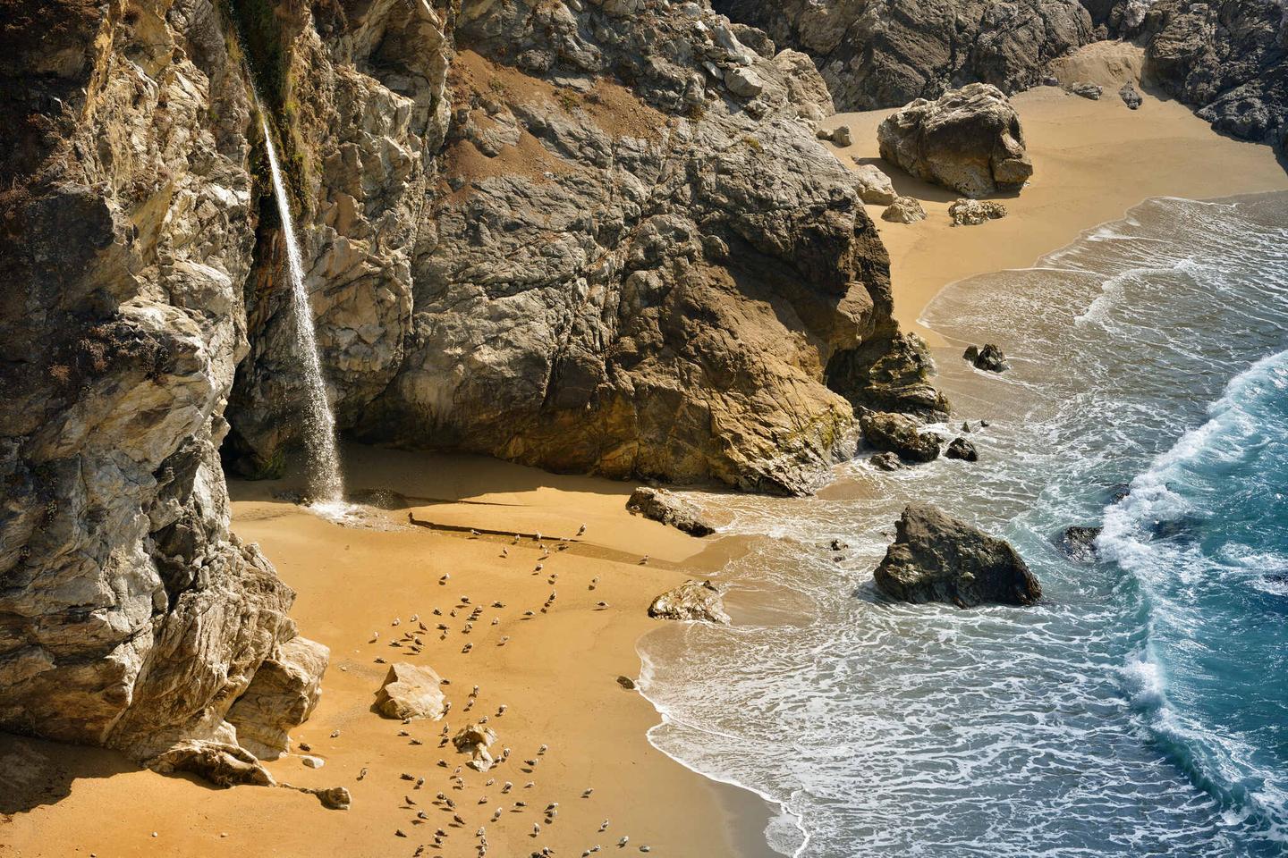 usa-kalifornien-pazifik-kueste-strandabschnitt-vom-pfeiffer-strand-g-509310908.jpg