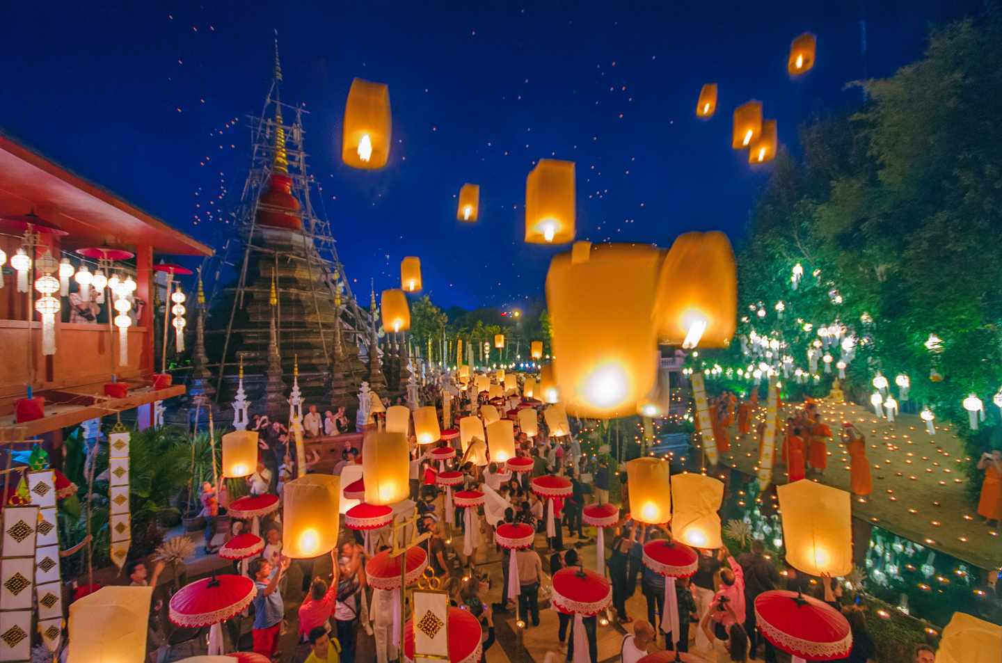 thailand-chiang-mai-loi-krathong-festival-t-679297718.jpg