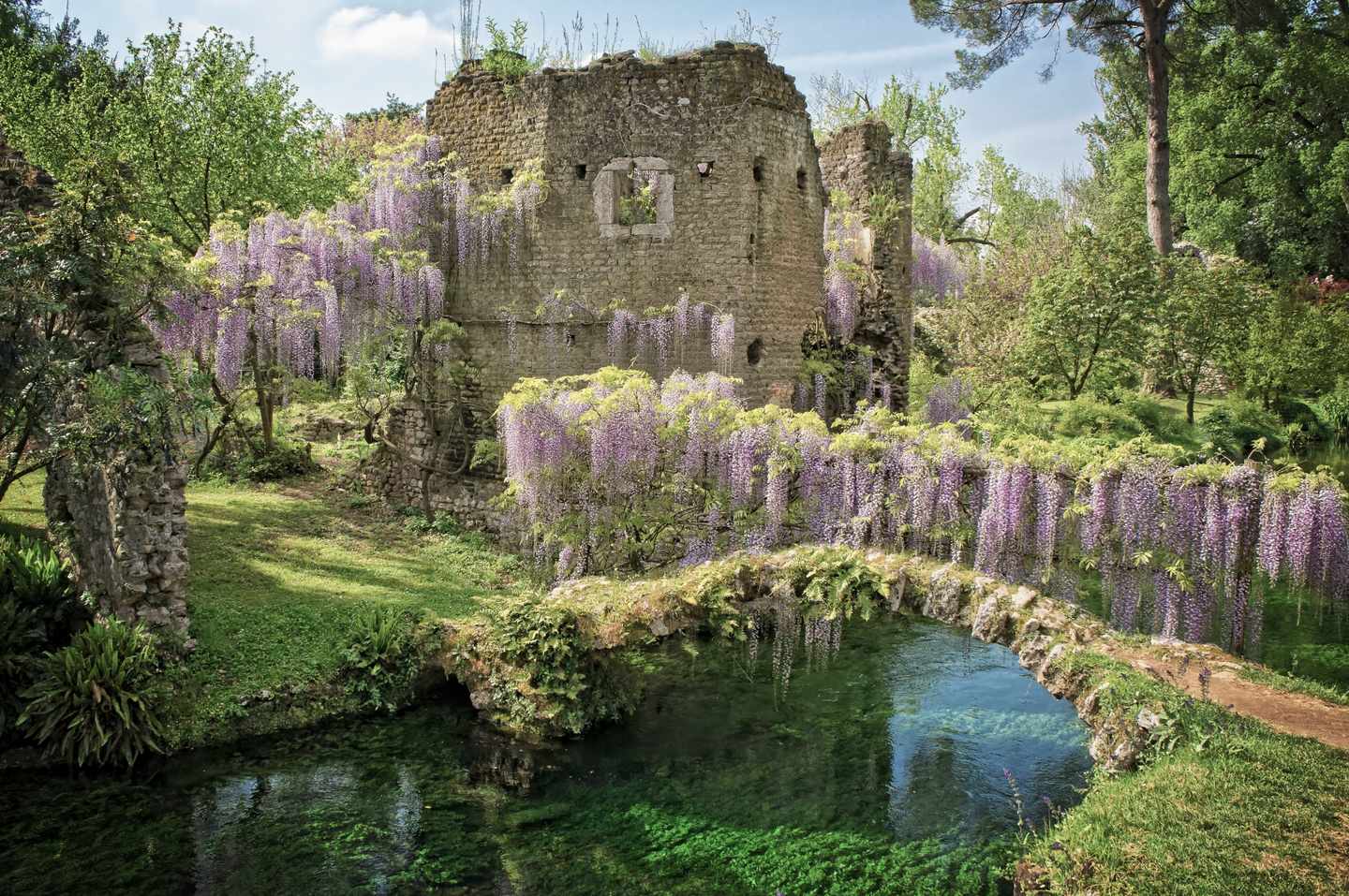 italien-latium-ninfa-gaerten-g-484670258.jpg