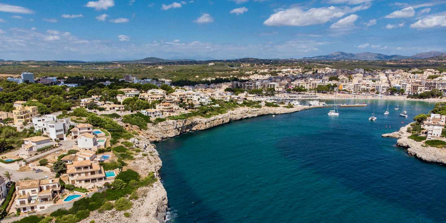 spanien-mallorca-bucht-von-porto-cristo-g-1090554856.jpeg