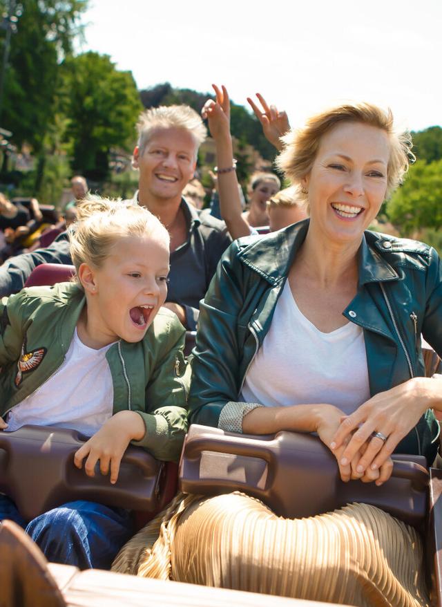 Efteling niederlande-efteling-mutter-und-tochter-aufmax-und-moritz-achterbahn.jpg