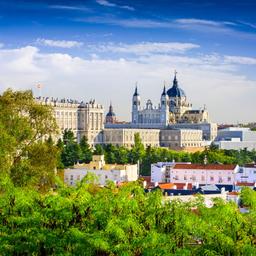 madrid-stadtansicht-almudena-kathedrale-t-467910344.jpg