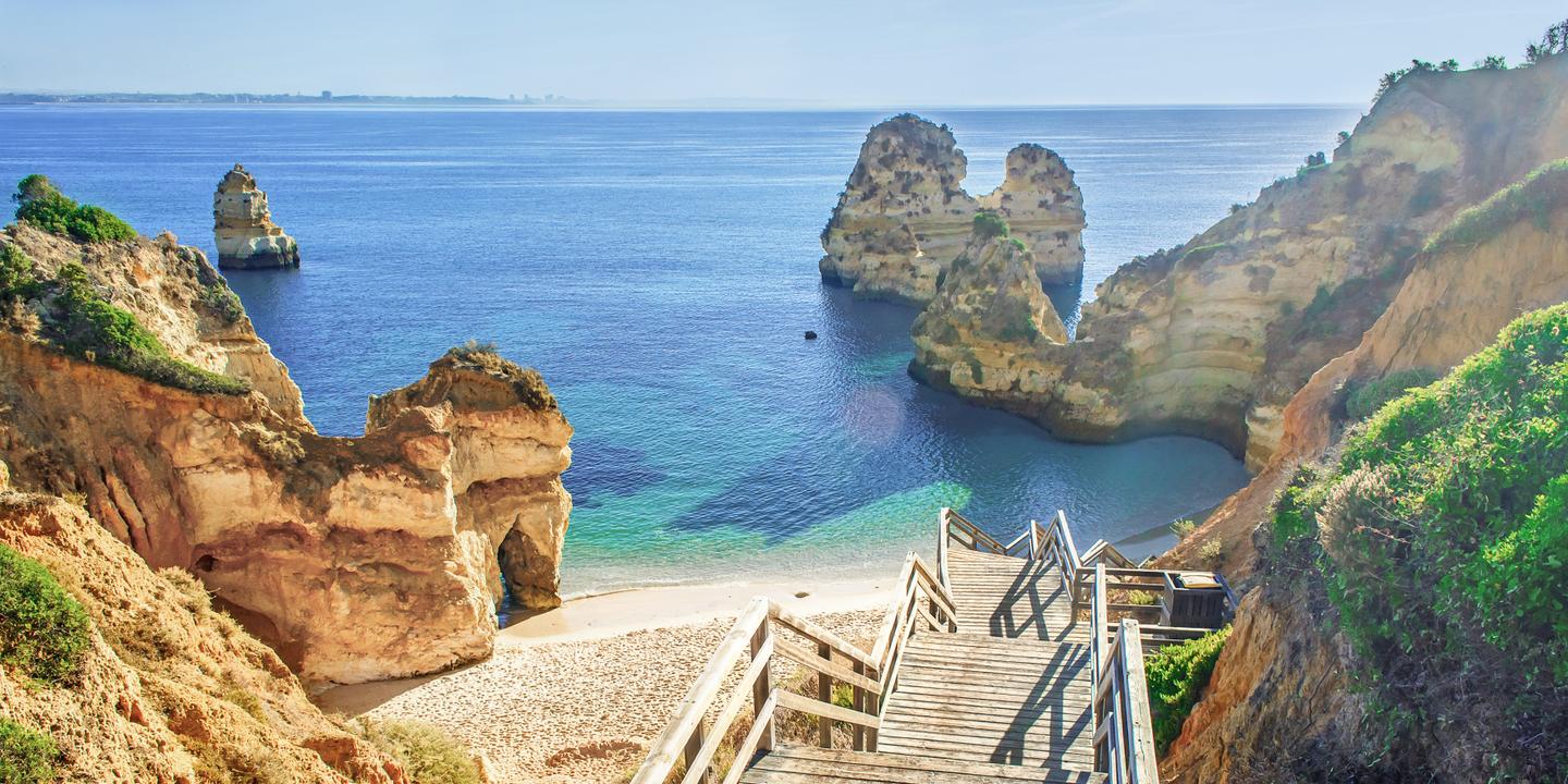 portugal-algarve-praia-camilo-g-658446924.jpg