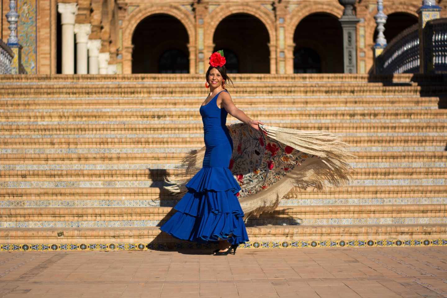 spanien-andalusien-sevilla-flamenco-tänzerin-klein-g-943144944.jpg