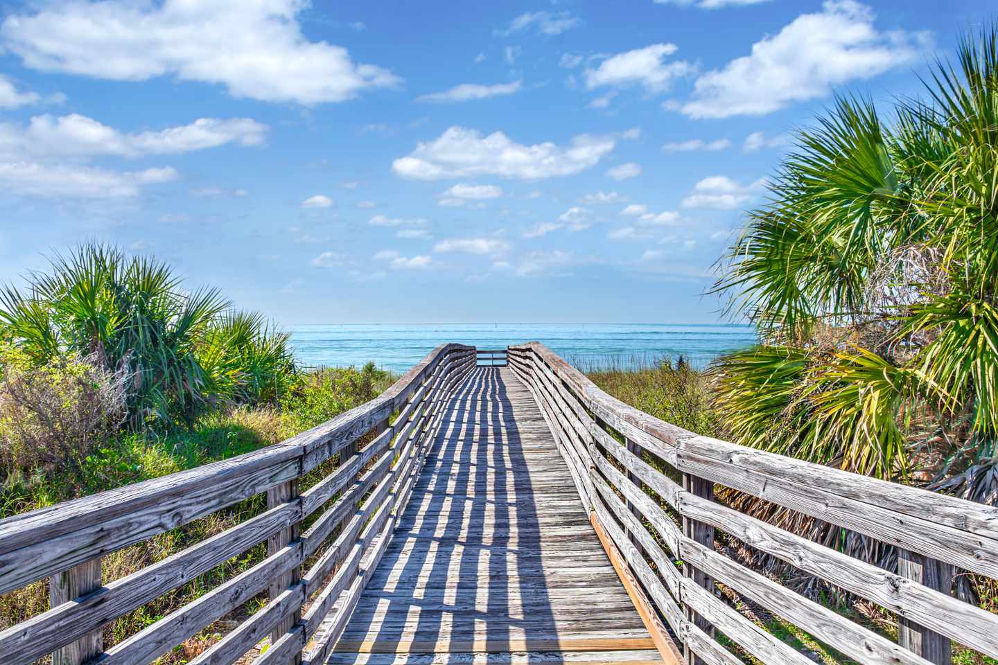 usa-florida-holzsteg-zum-sandstrand-g-1192117746.jpg