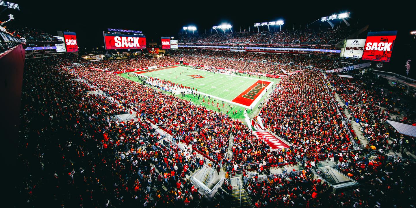 nfl-usa-tampa-stadion-250112_KZ_Commanders_Bucs_2402.jpg