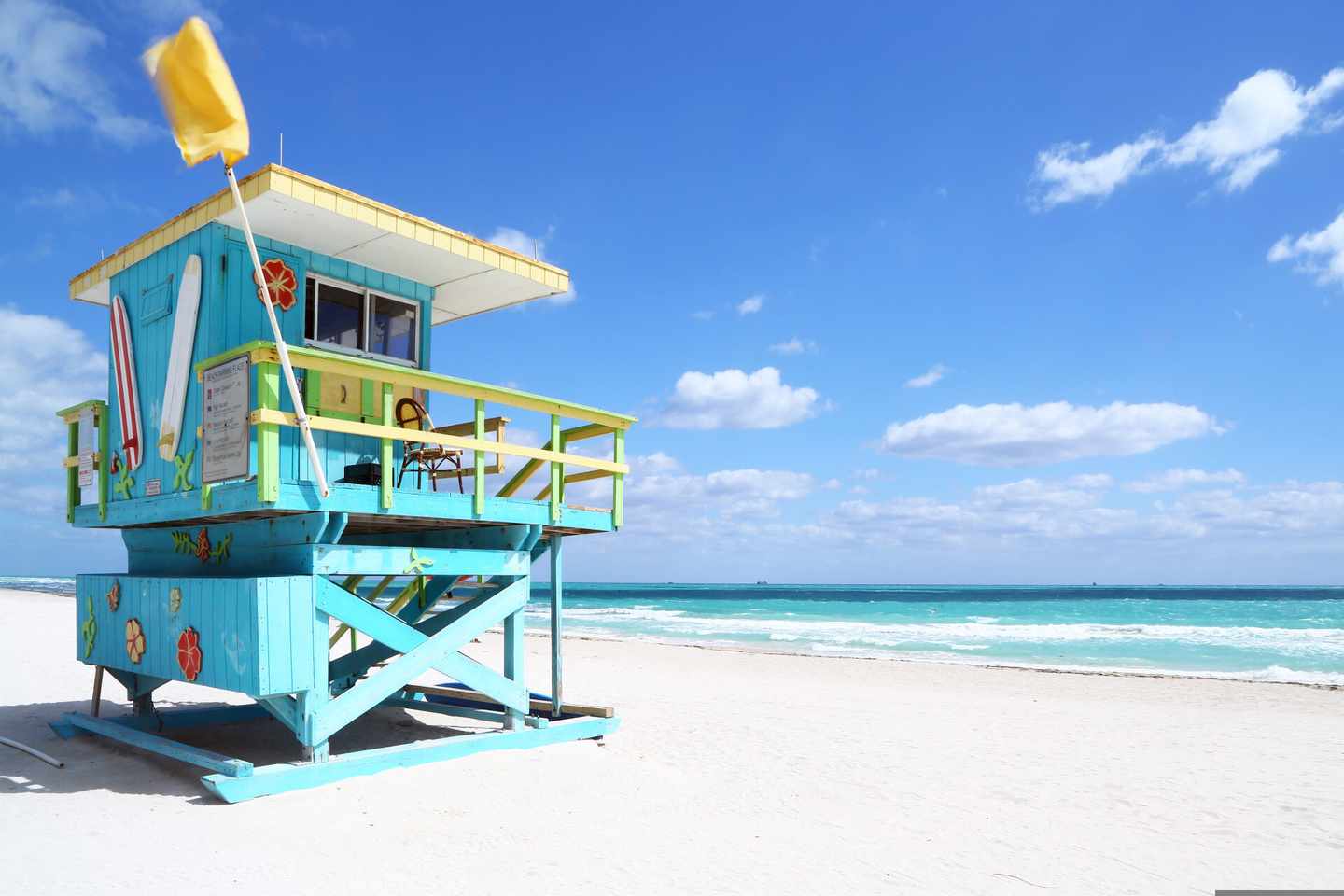 usa-florida-miami-beach-south-beach-rettungsschwimmerhaus-klein-g-486896465.jpg