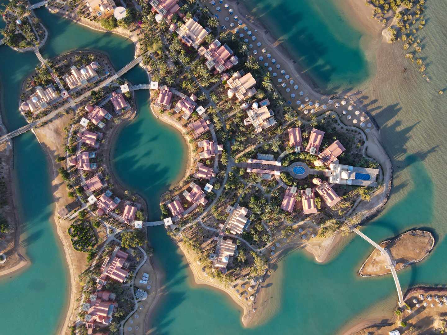 Luftaufnahme der Architektur eines Resortkomplexes in El Gouna