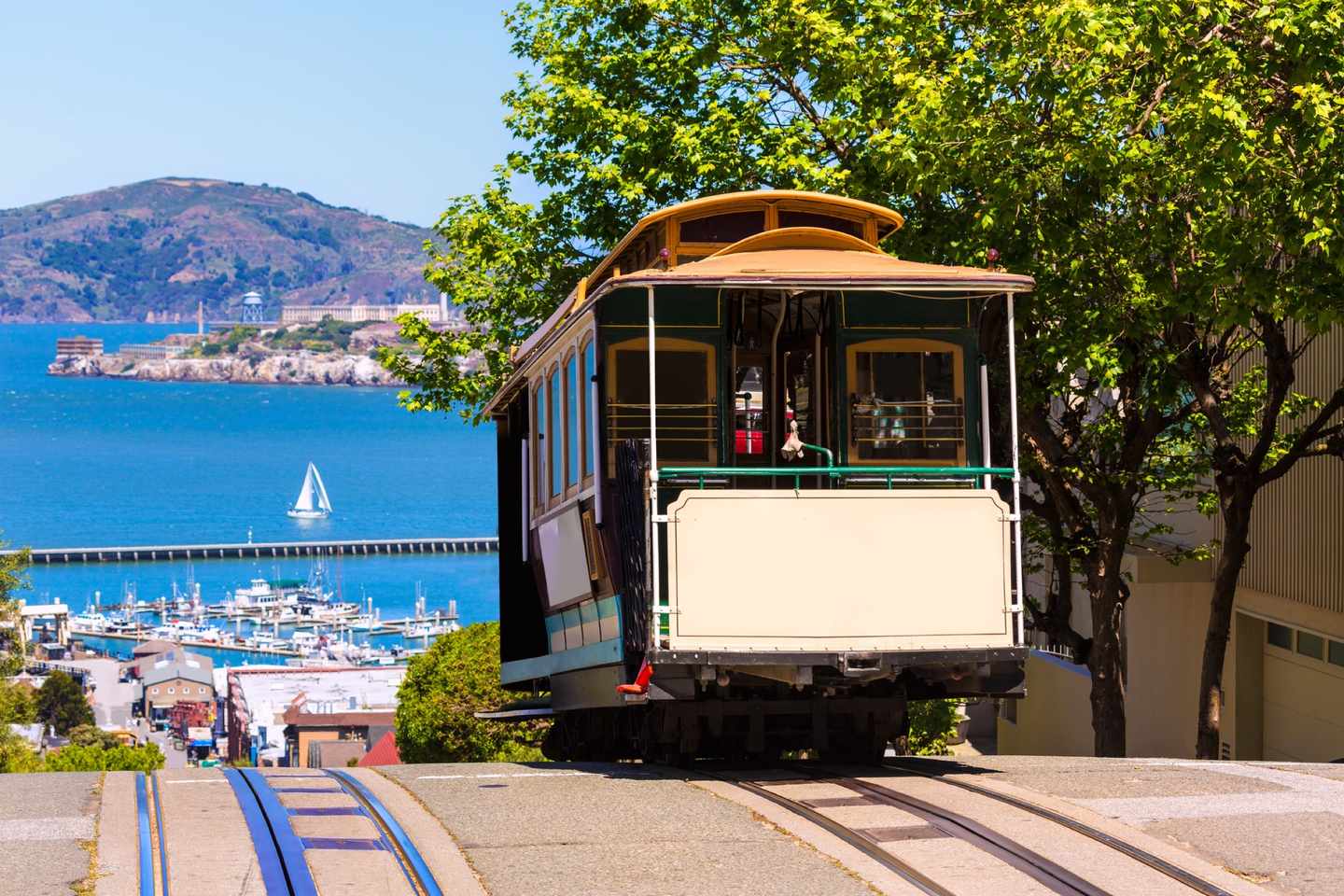 kalifornien-san-francisco-cable-car-t-521971451.jpg