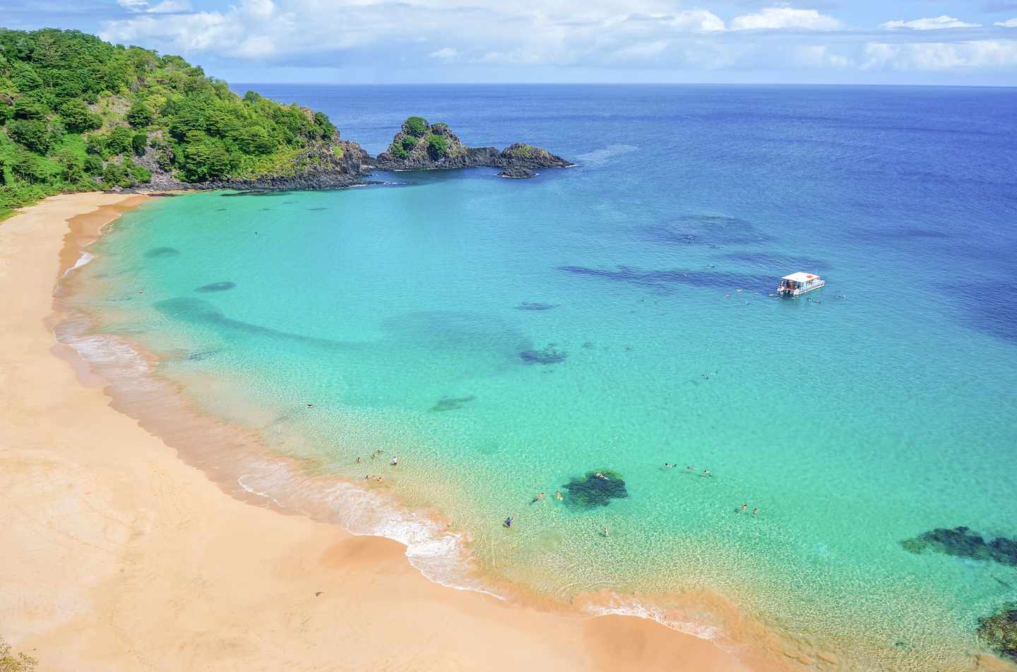 brasilien-fernado-de-noronha-praia-do-sancho-strand-g-503591620.jpg