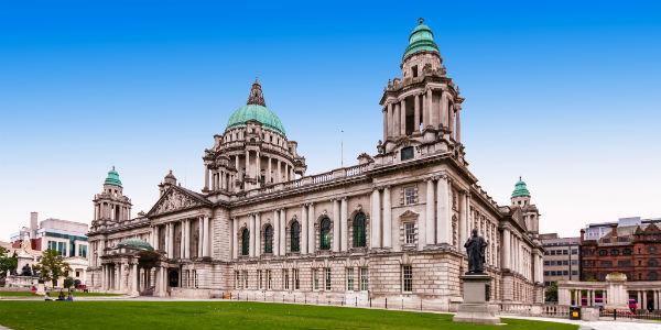 belfast-nordirland-rathaus-t-547232310.jpg