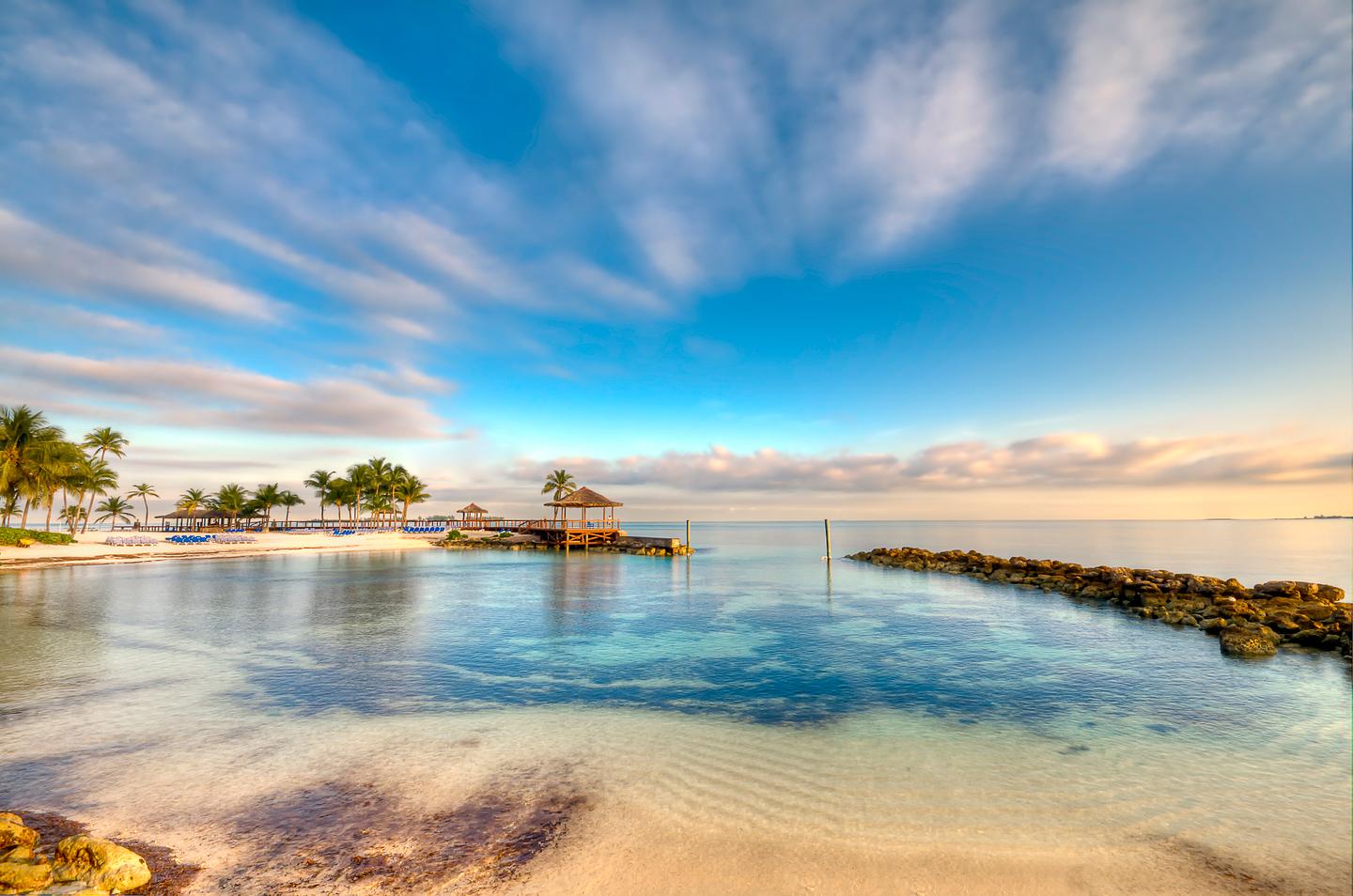 bltaf6681901cd5cdb3-karibik-bahamas-sonnenaufgang-am-meer-mit-palmen-g-147049964.jpg karibik-bahamas-sonnenaufgang-am-meer-mit-palmen-g-147049964.jpg