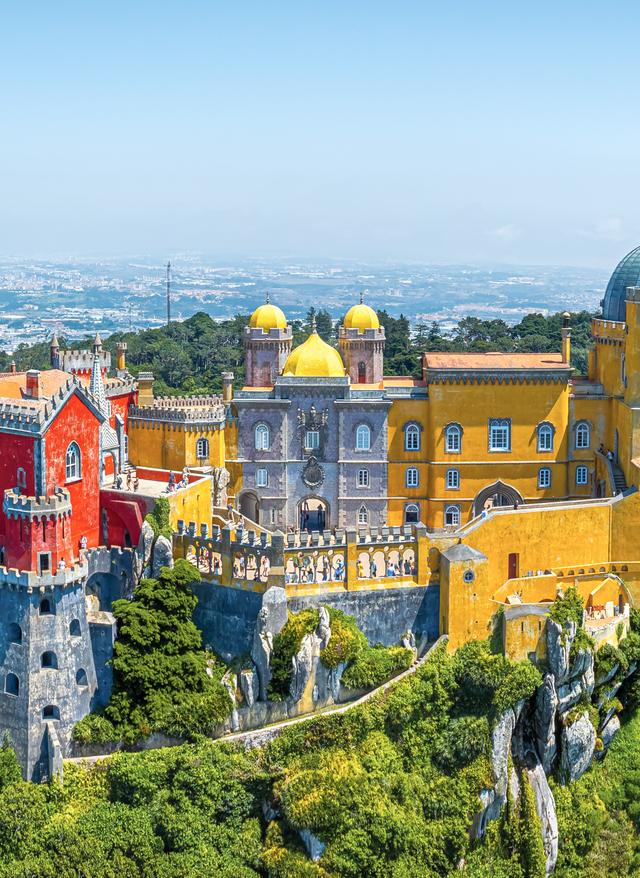 Sintra portugal-sintra-palacio-da-pena-schloss-tuerme-aussicht-berge-s-932501657.jpg