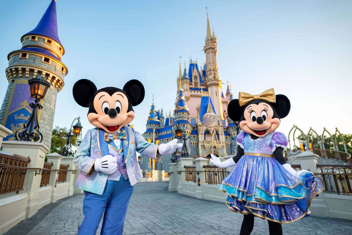 disney-world-resort-magic-kingdom-mickey-und-minnie.jpg