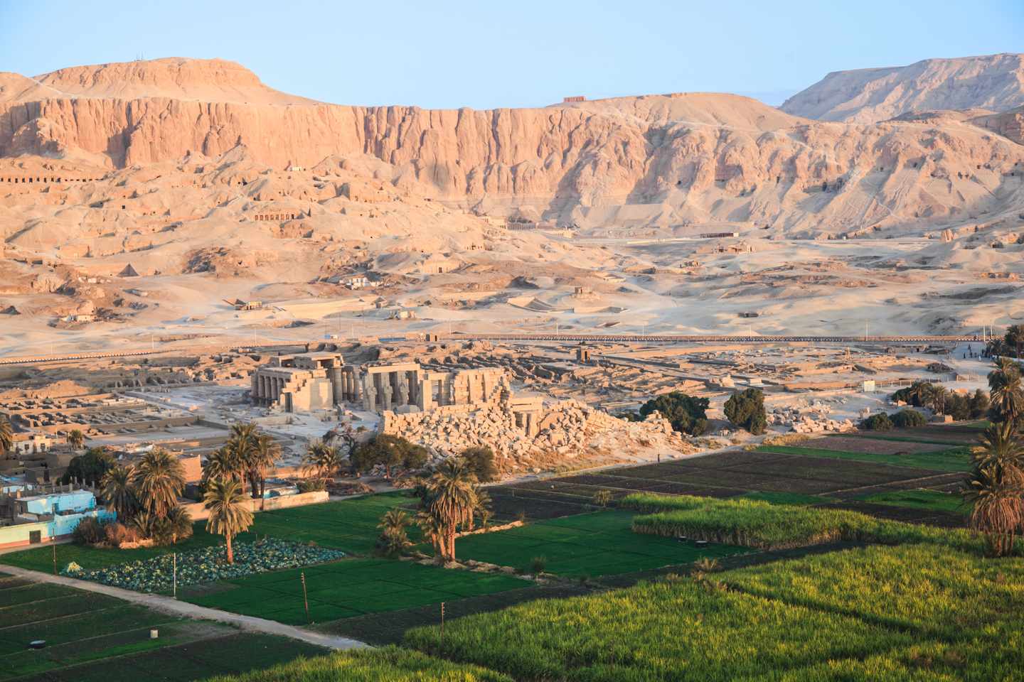 GettyImages-474968313.jpg Luftaufnahme des Tals der Könige in Luxor, Ägypten.